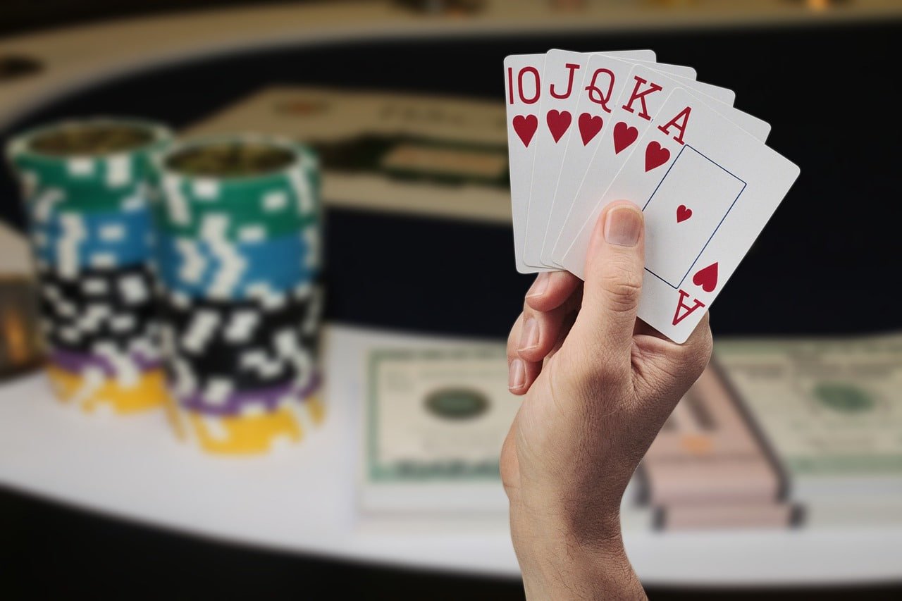 Tampilan live dealer Speed Roulette di klik88slot dengan roda yang berputar dan opsi taruhan